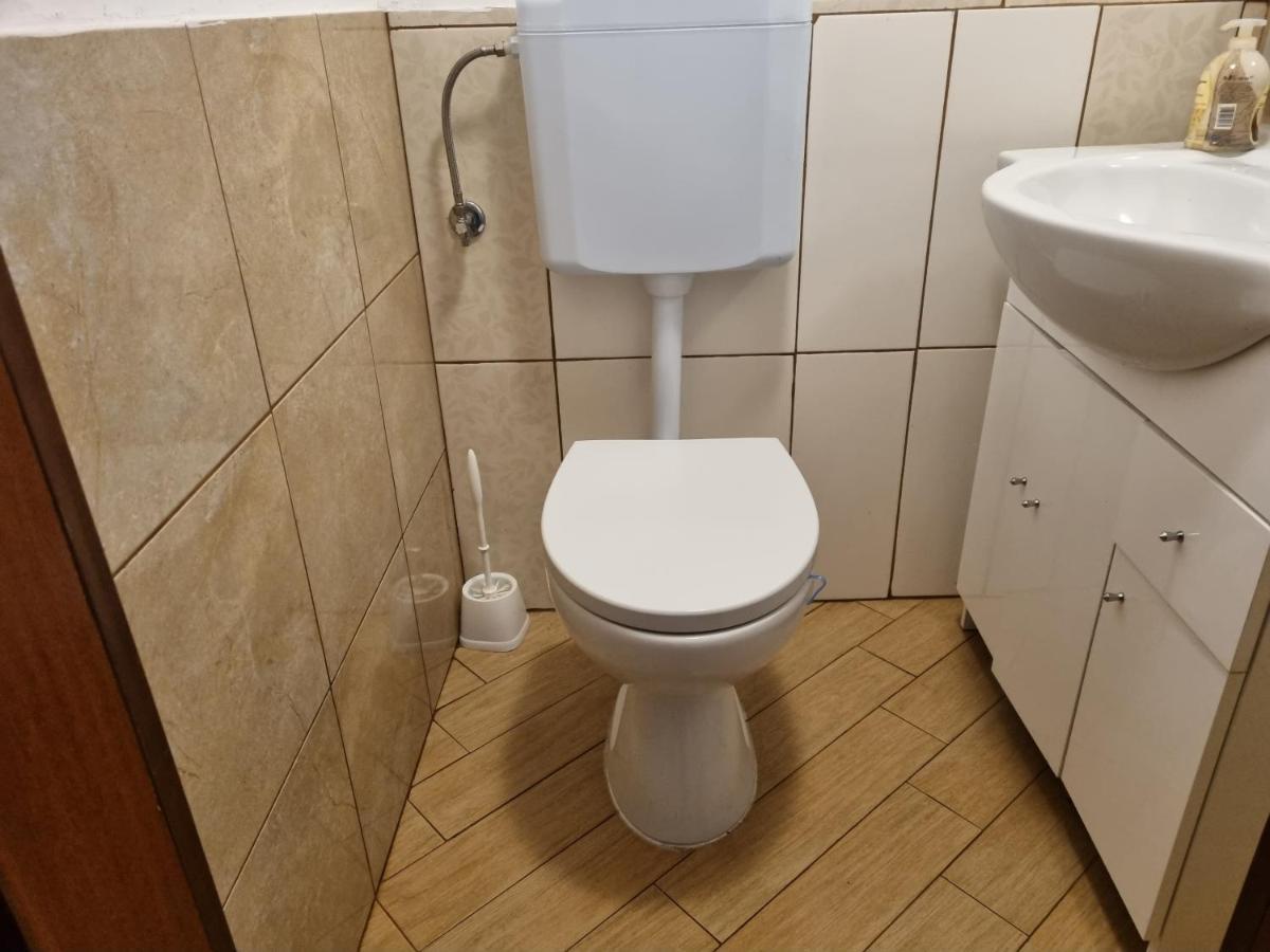 Appartamento Caci Črni Kal Esterno foto
