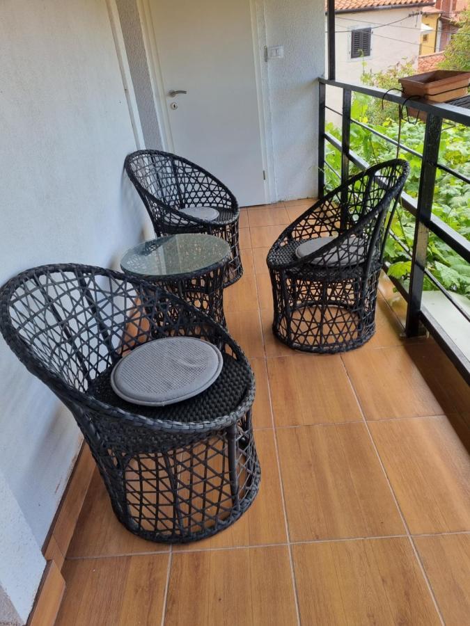 Appartamento Caci Črni Kal Esterno foto