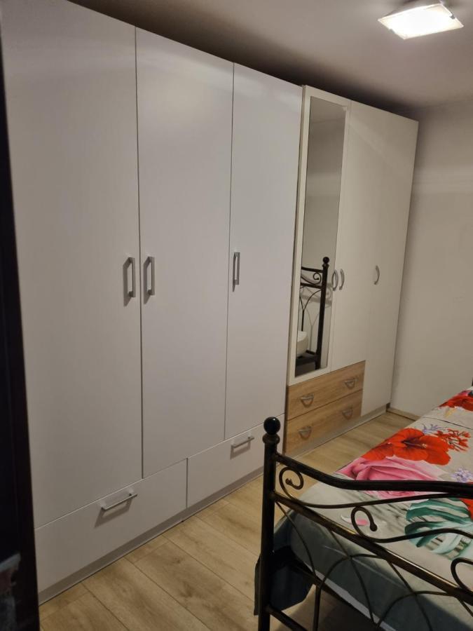 Appartamento Caci Črni Kal Esterno foto